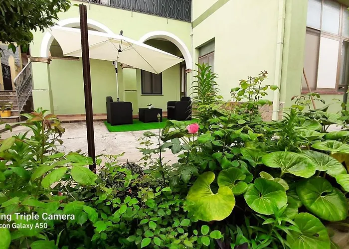 Pratza Froria Gæstehus 3*